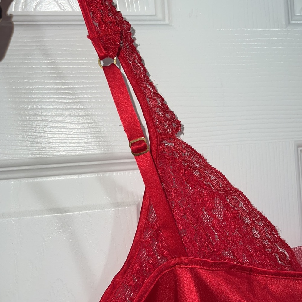 Vintage VS Nightgown - Picture 10 of 15